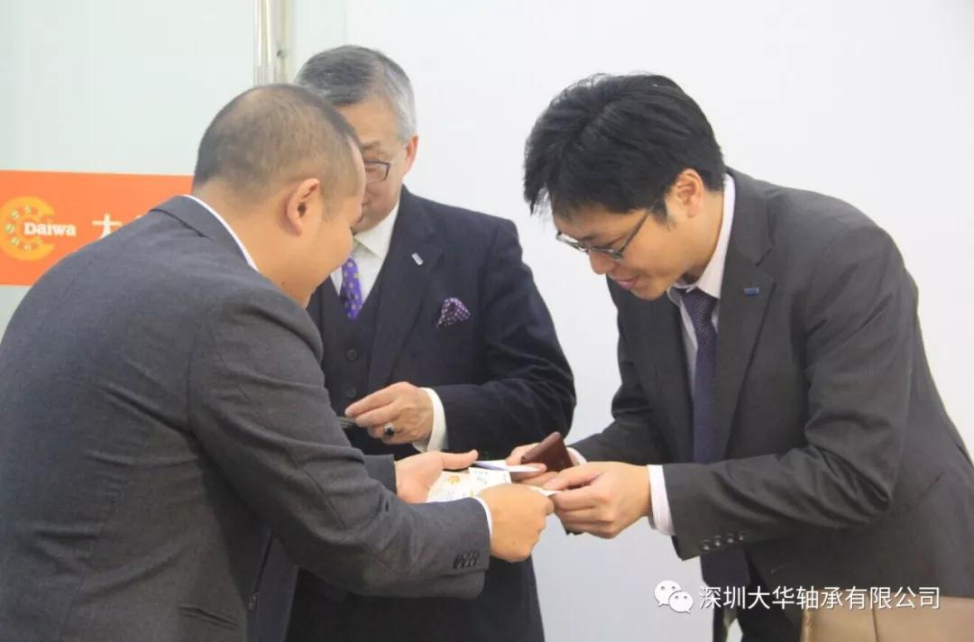 雙方交換名片 雙方交換名片